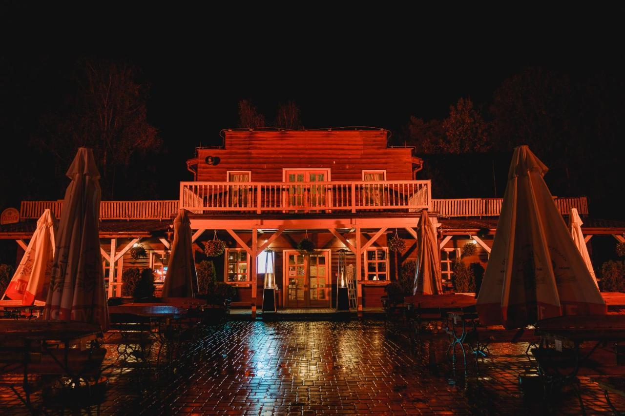Promenada Zegrze Hotel Бялобжеги Екстериор снимка