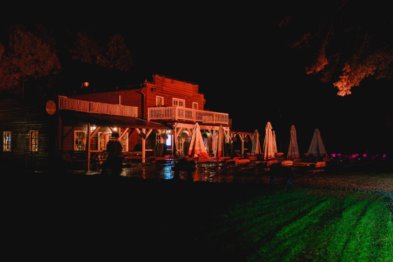 Promenada Zegrze Hotel Бялобжеги Екстериор снимка