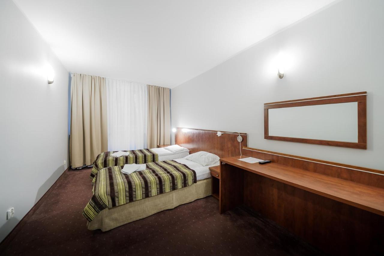 Promenada Zegrze Hotel Бялобжеги Екстериор снимка