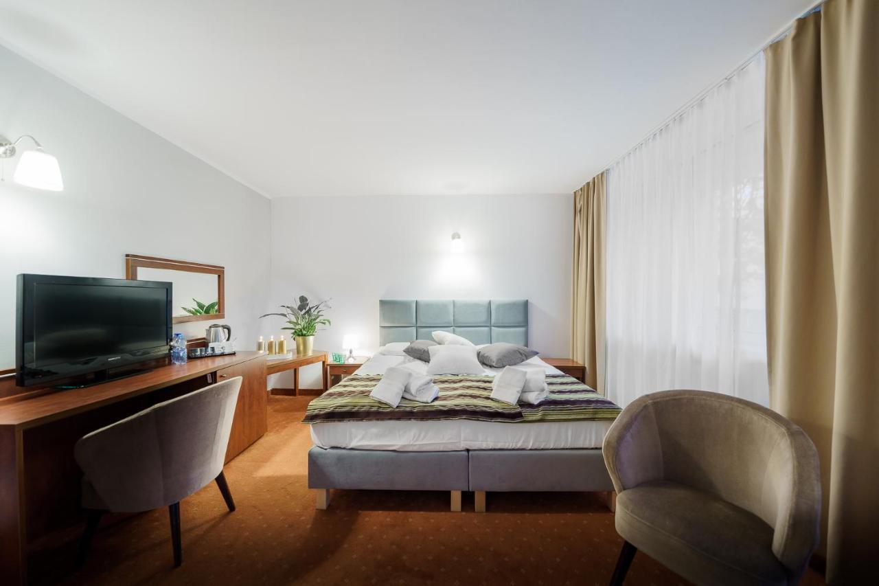 Promenada Zegrze Hotel Бялобжеги Екстериор снимка