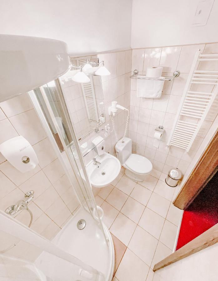 Promenada Zegrze Hotel Бялобжеги Екстериор снимка