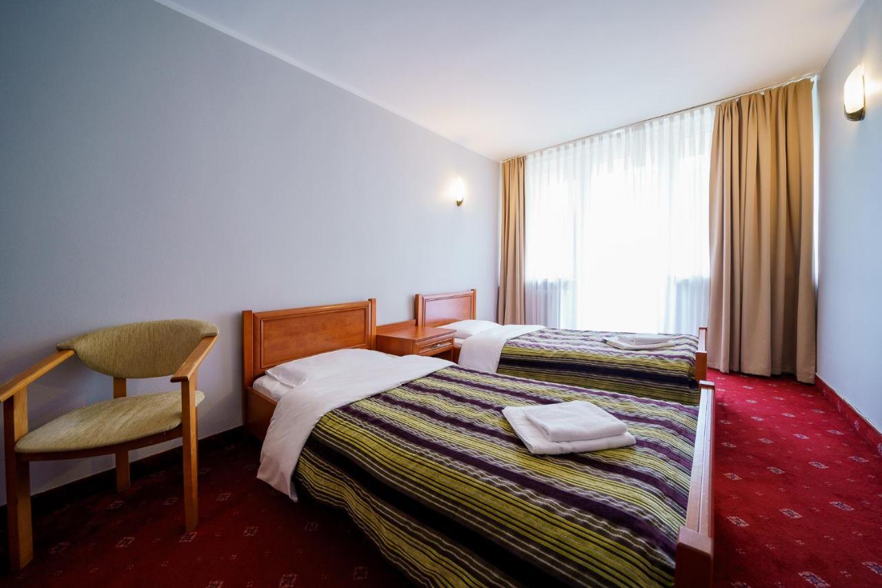 Promenada Zegrze Hotel Бялобжеги Екстериор снимка