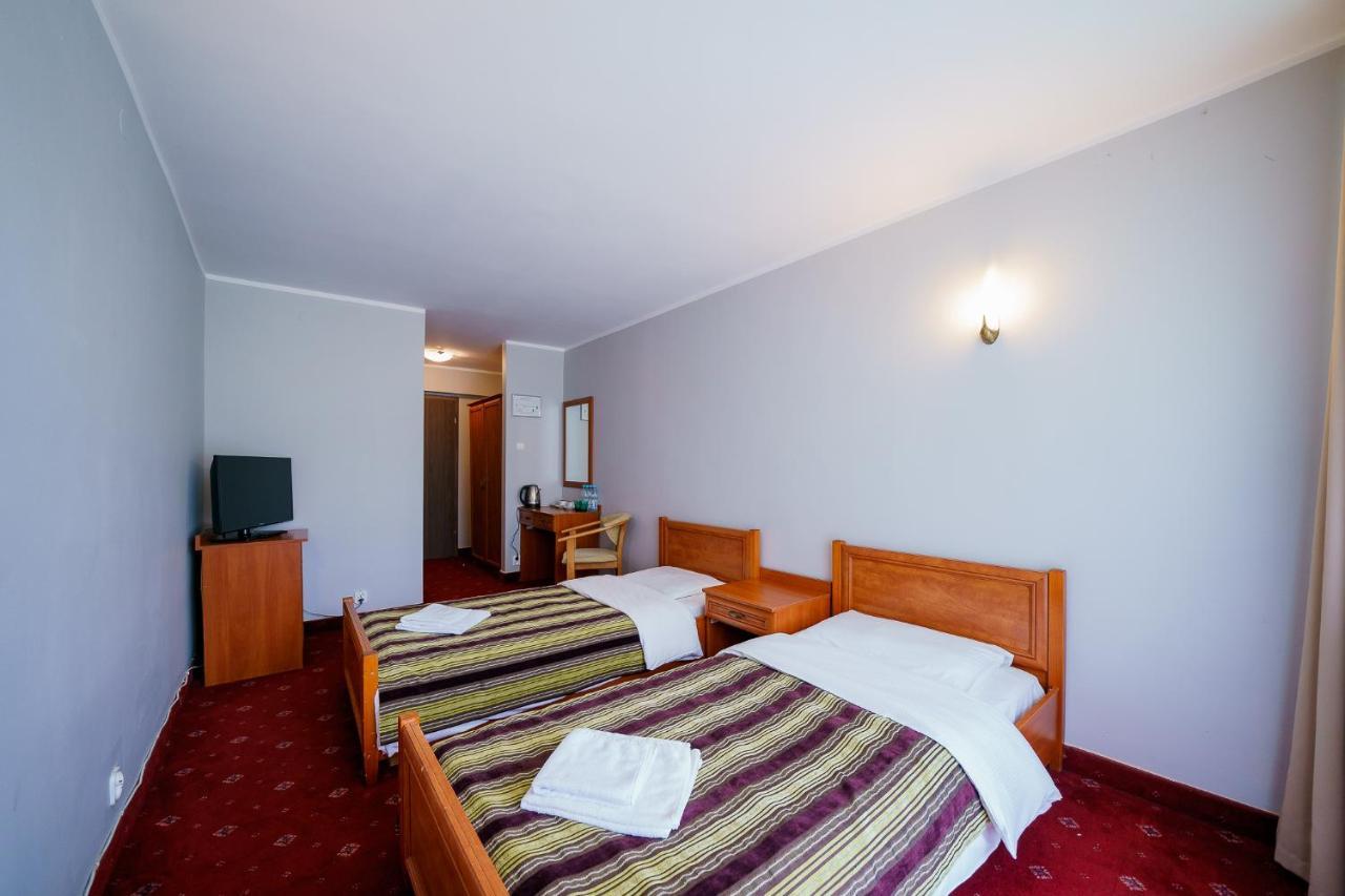 Promenada Zegrze Hotel Бялобжеги Екстериор снимка