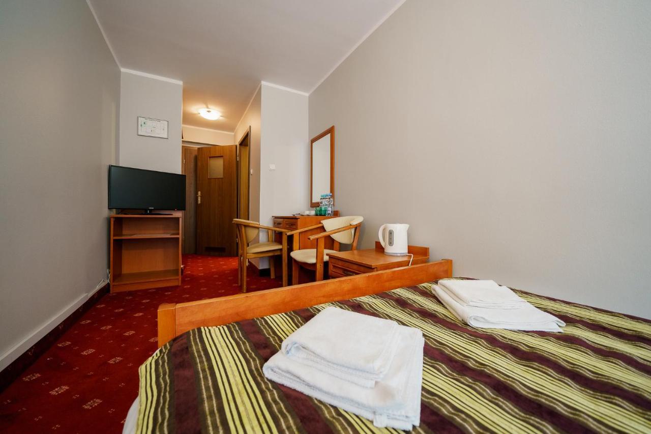Promenada Zegrze Hotel Бялобжеги Екстериор снимка