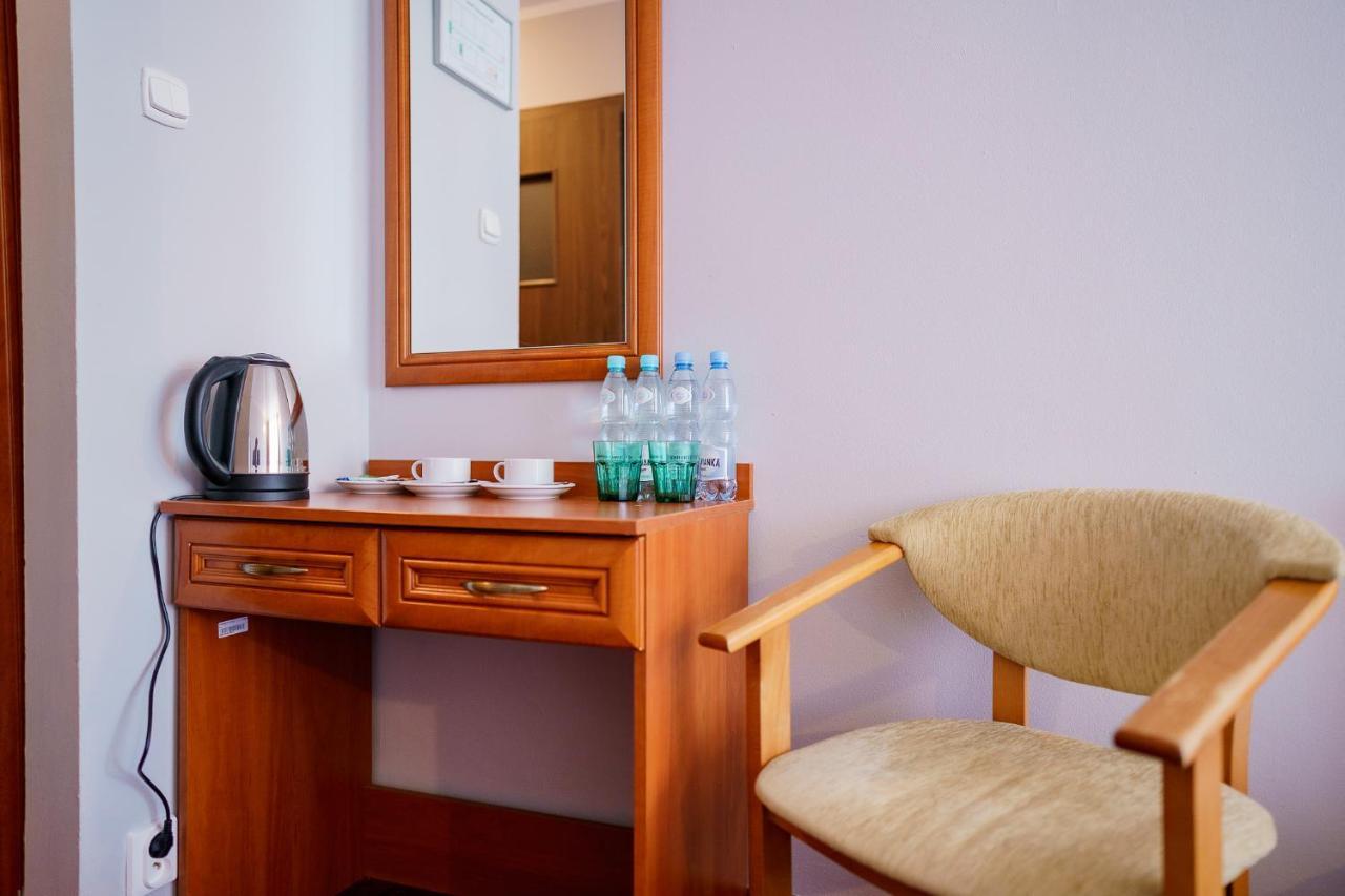 Promenada Zegrze Hotel Бялобжеги Екстериор снимка