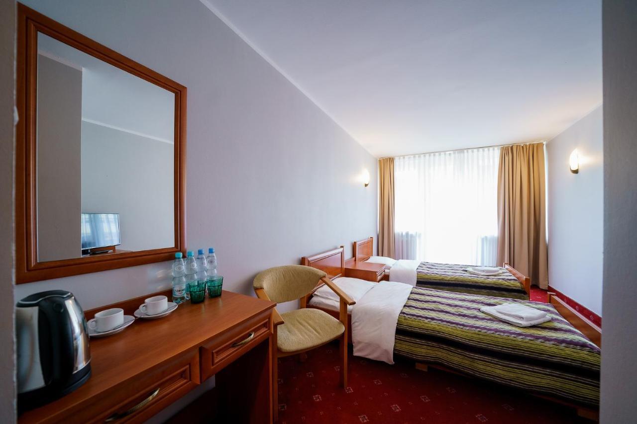 Promenada Zegrze Hotel Бялобжеги Екстериор снимка