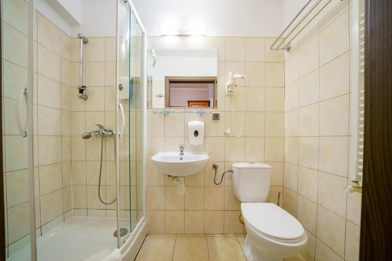 Promenada Zegrze Hotel Бялобжеги Екстериор снимка