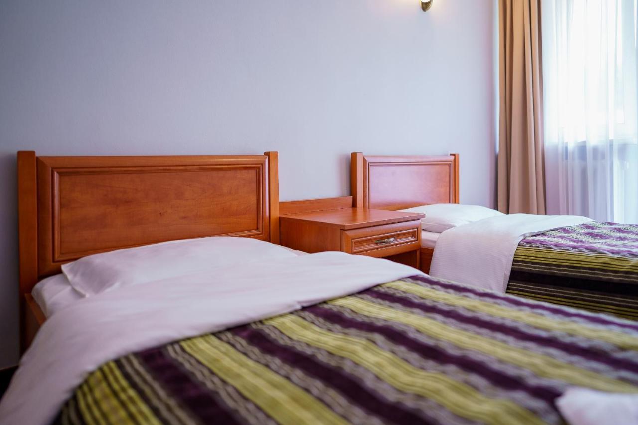 Promenada Zegrze Hotel Бялобжеги Екстериор снимка