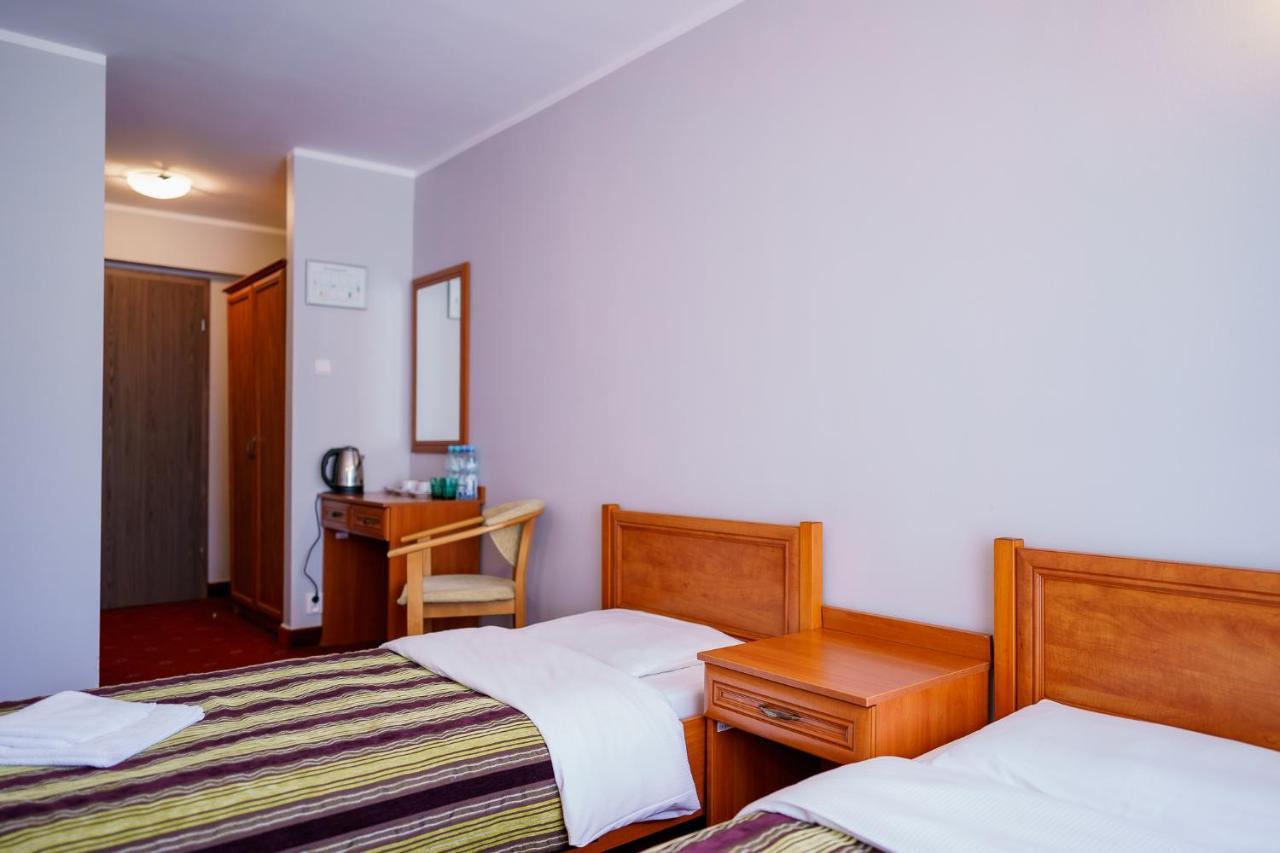 Promenada Zegrze Hotel Бялобжеги Екстериор снимка