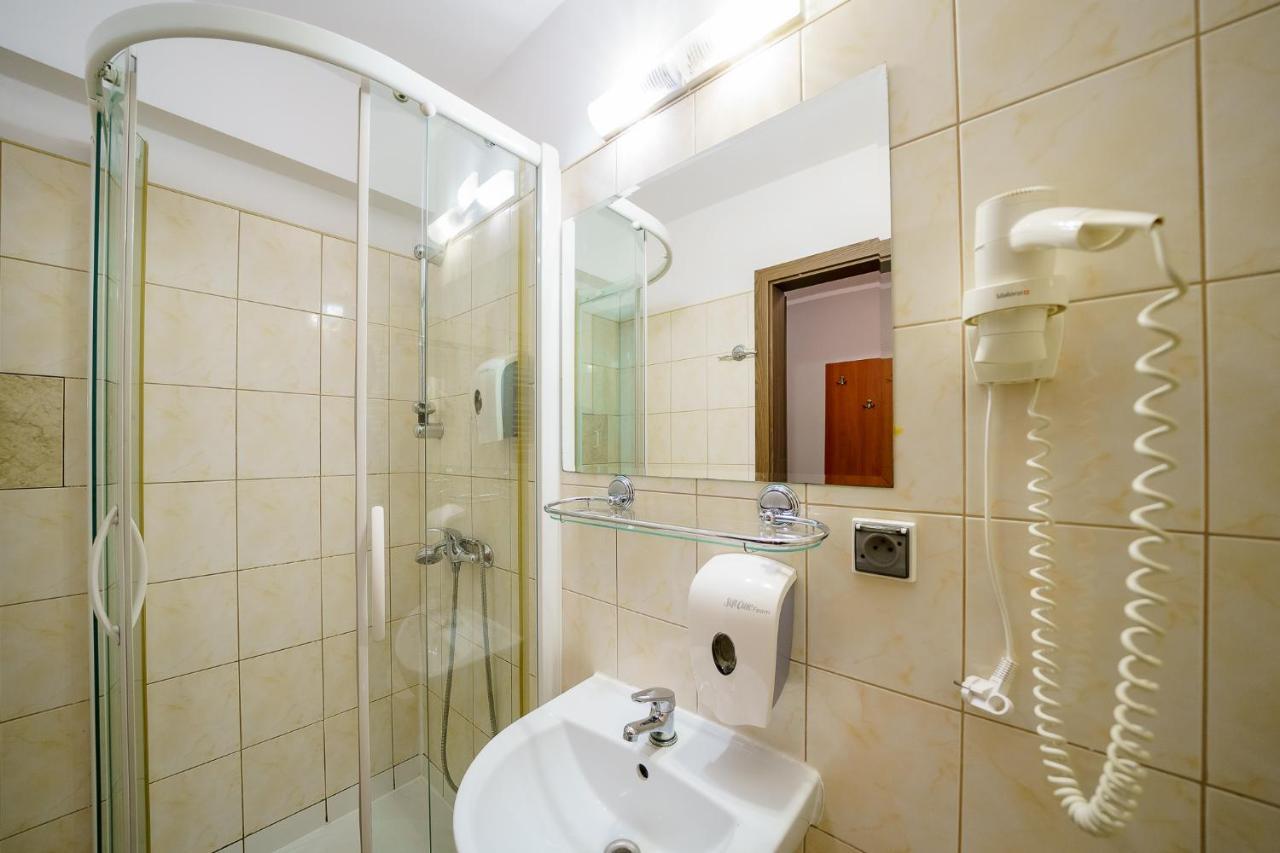 Promenada Zegrze Hotel Бялобжеги Екстериор снимка